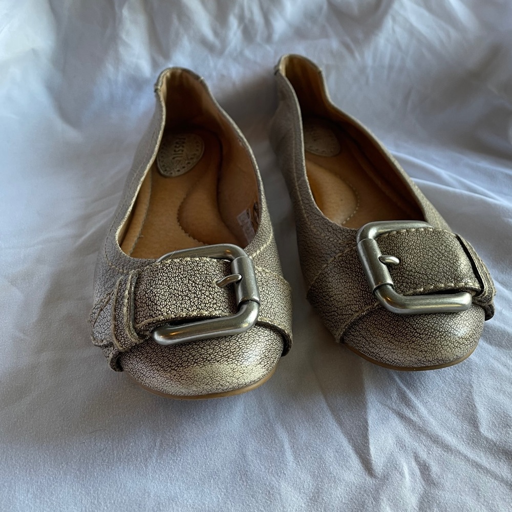 FOSSIL size 8 flats